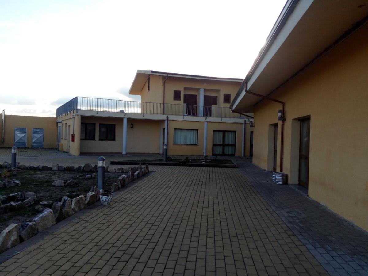 Hotel Bena E Traes Laerru Exterior photo